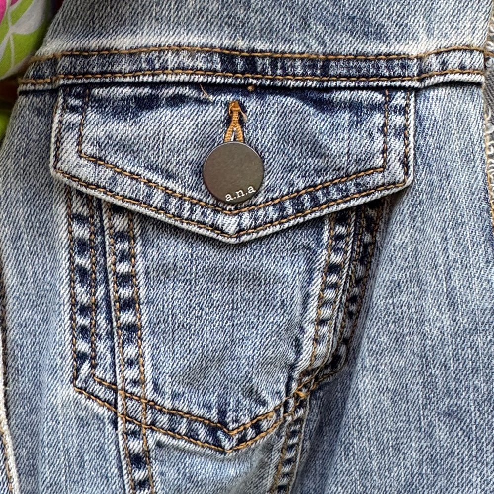 🩷 A.N.A. - ADORABLE Lt. Wash Crop Denim Vest! 99% Cotton + 1% Spandex; Sz. XL - Picture 6 of 10